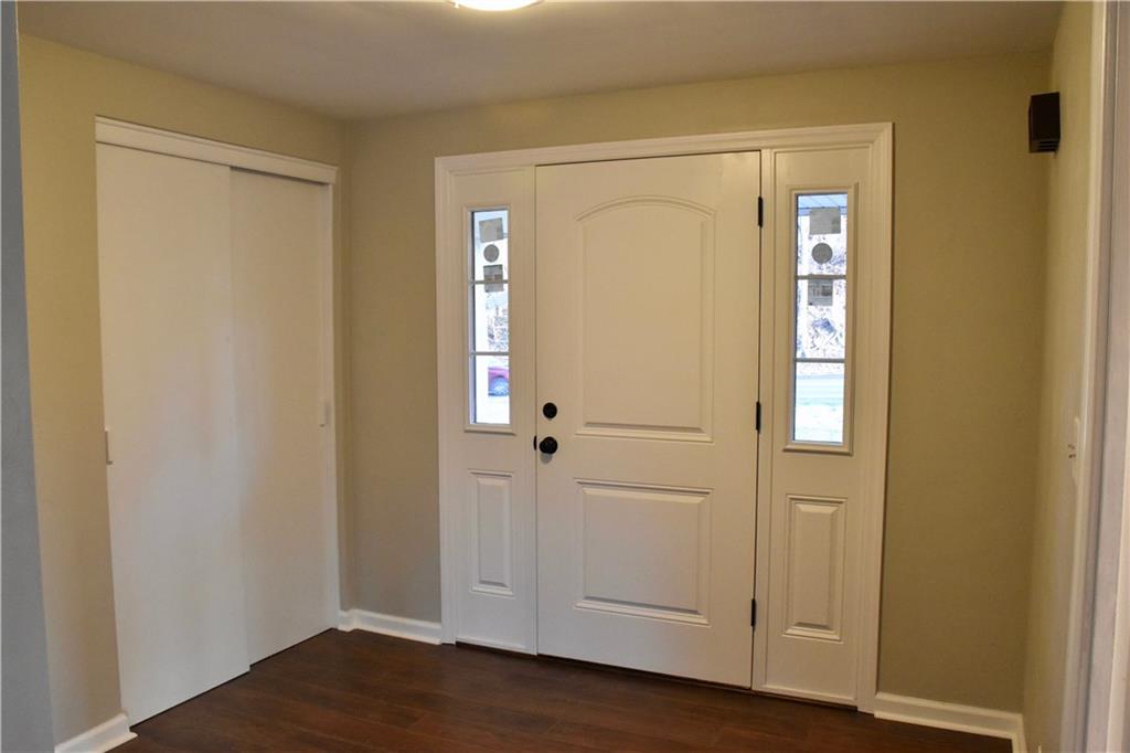 350 Clever Road McKees Rocks, PA 15136 - Photo 8 of 25 Foyer