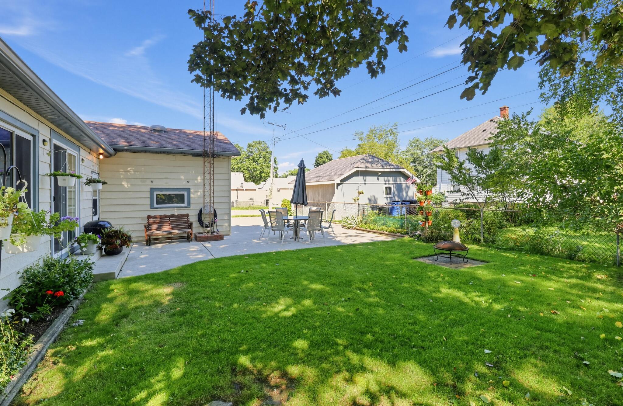 2515 Dombrowski Boulevard Racine, WI 53405 - Photo 20 of 22 05_2515_Dombrowski_Blvd-Exterior-6461