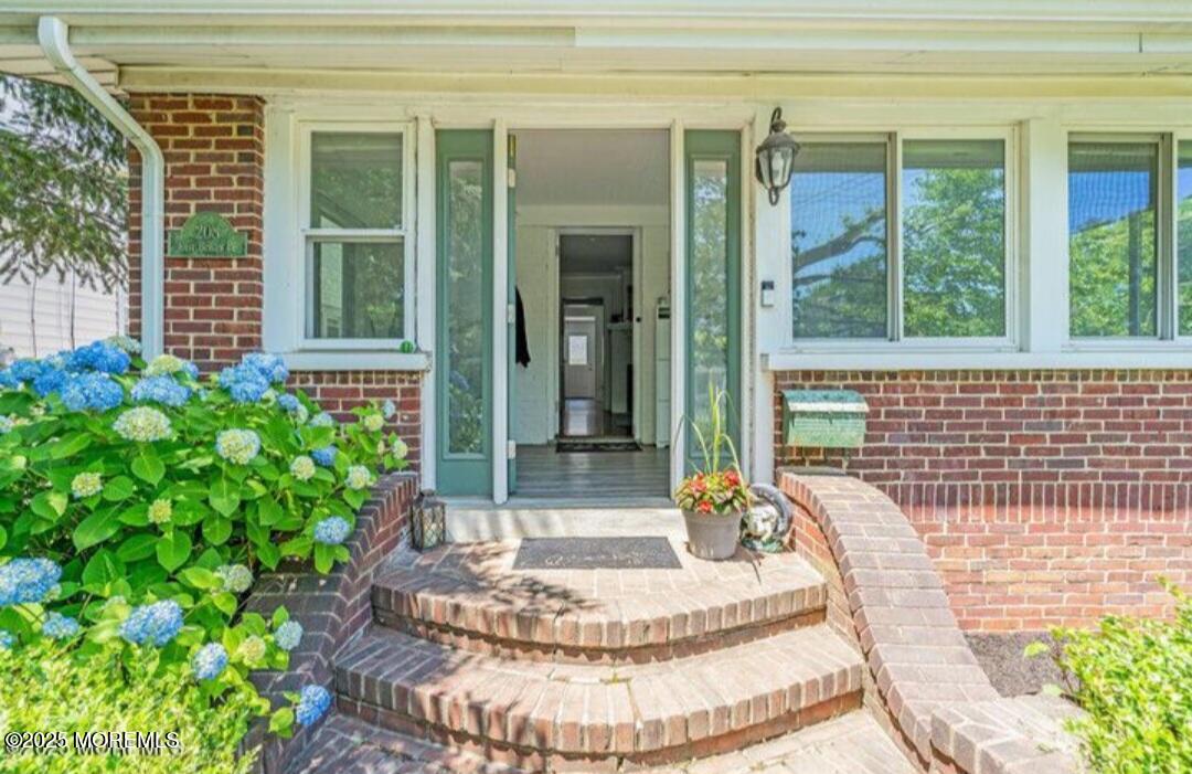 208 East Bergen Place Red Bank, NJ 07701 - Photo 2 of 25 1000027993