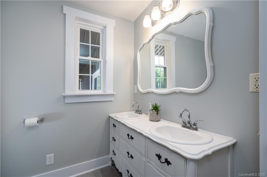 186 Jarrett Road Rosman, NC 28772 - Photo 21 of 34 Gallery Image 21