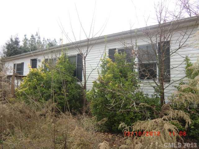 a view of a back yard of the house