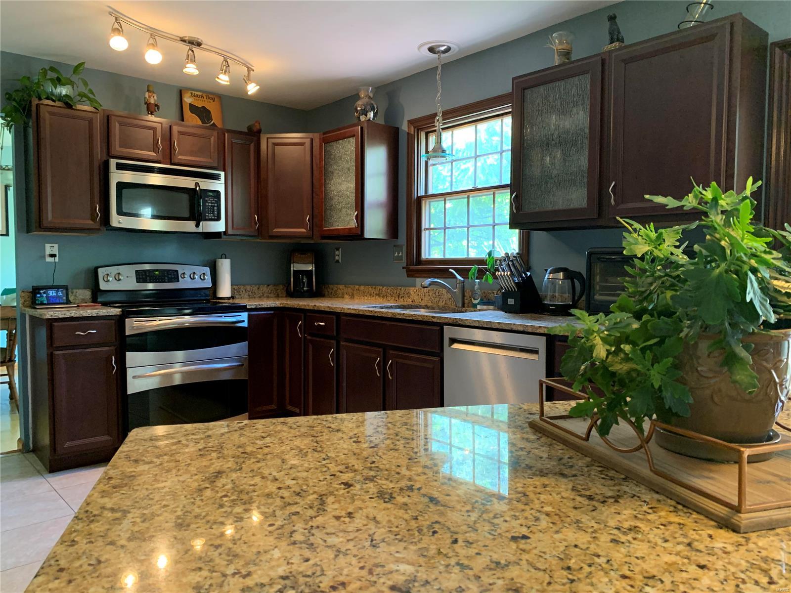 607 Sappington Barracks Road St. Louis, MO 63125 - Photo 8 of 22