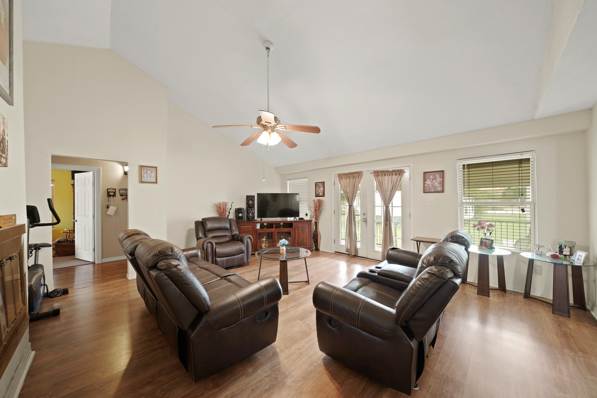 5307 Crane Street Houston, TX 77026 - Photo 32 of 41 a living room with furniture ceiling fan and a window