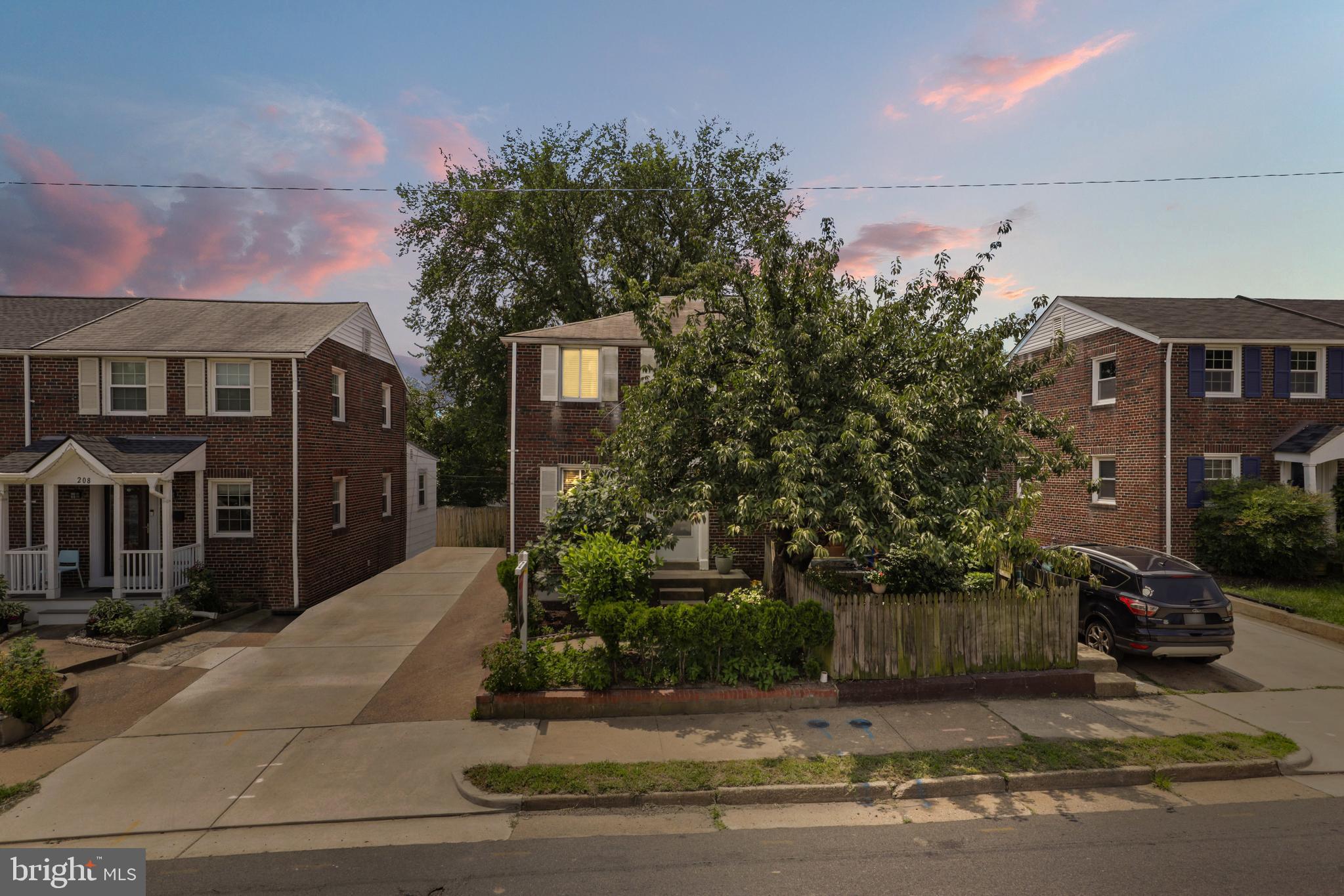 206 South Glebe Road Arlington, VA 22204 - Photo 1 of 43