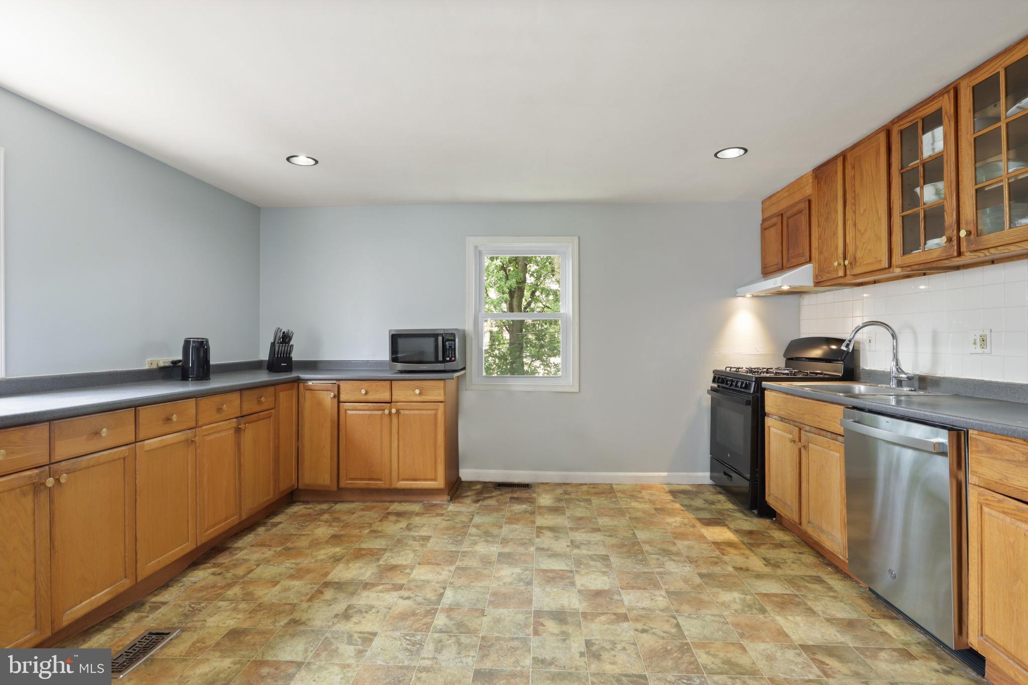 206 South Glebe Road Arlington, VA 22204 - Photo 11 of 43
