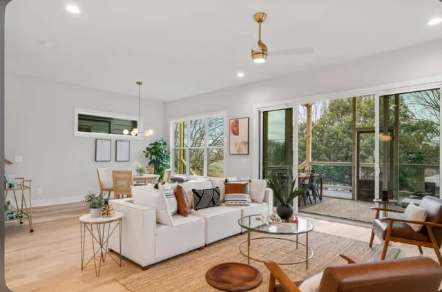 $795,000 | 535 Lockard Lane, Highwood, IL 60040