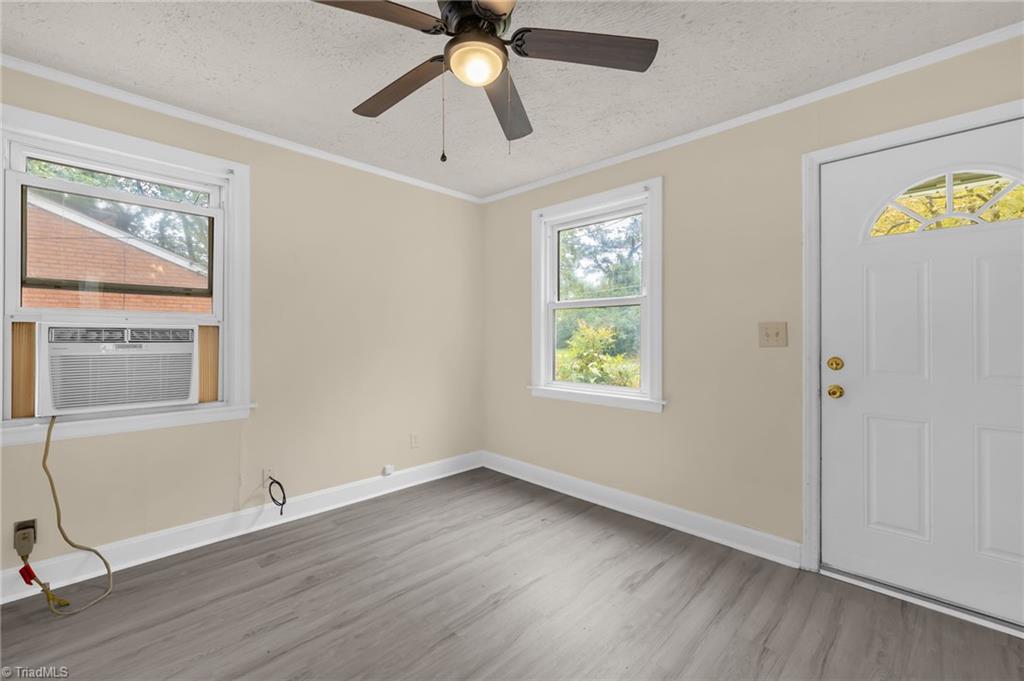 905 Mint Avenue High Point, NC 27260 - Photo 3 of 31