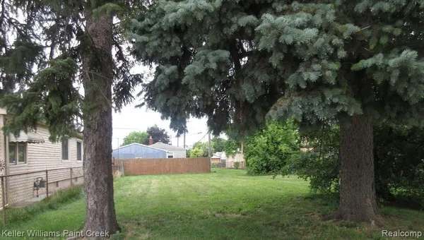 $4,900 | 4548 6th Street, Ecorse, MI 48229