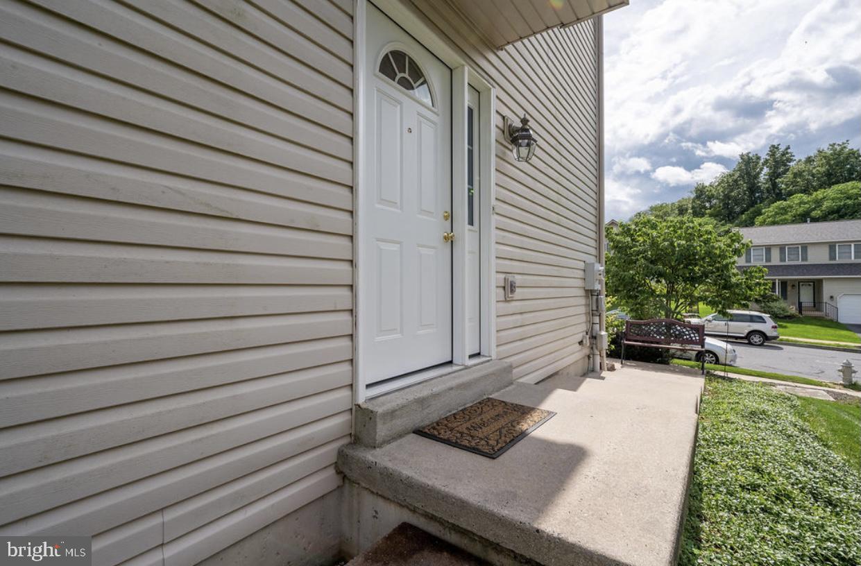 385 Sioux Court Sinking Spring, PA 19608 - Photo 5 of 35 Gallery Image 5