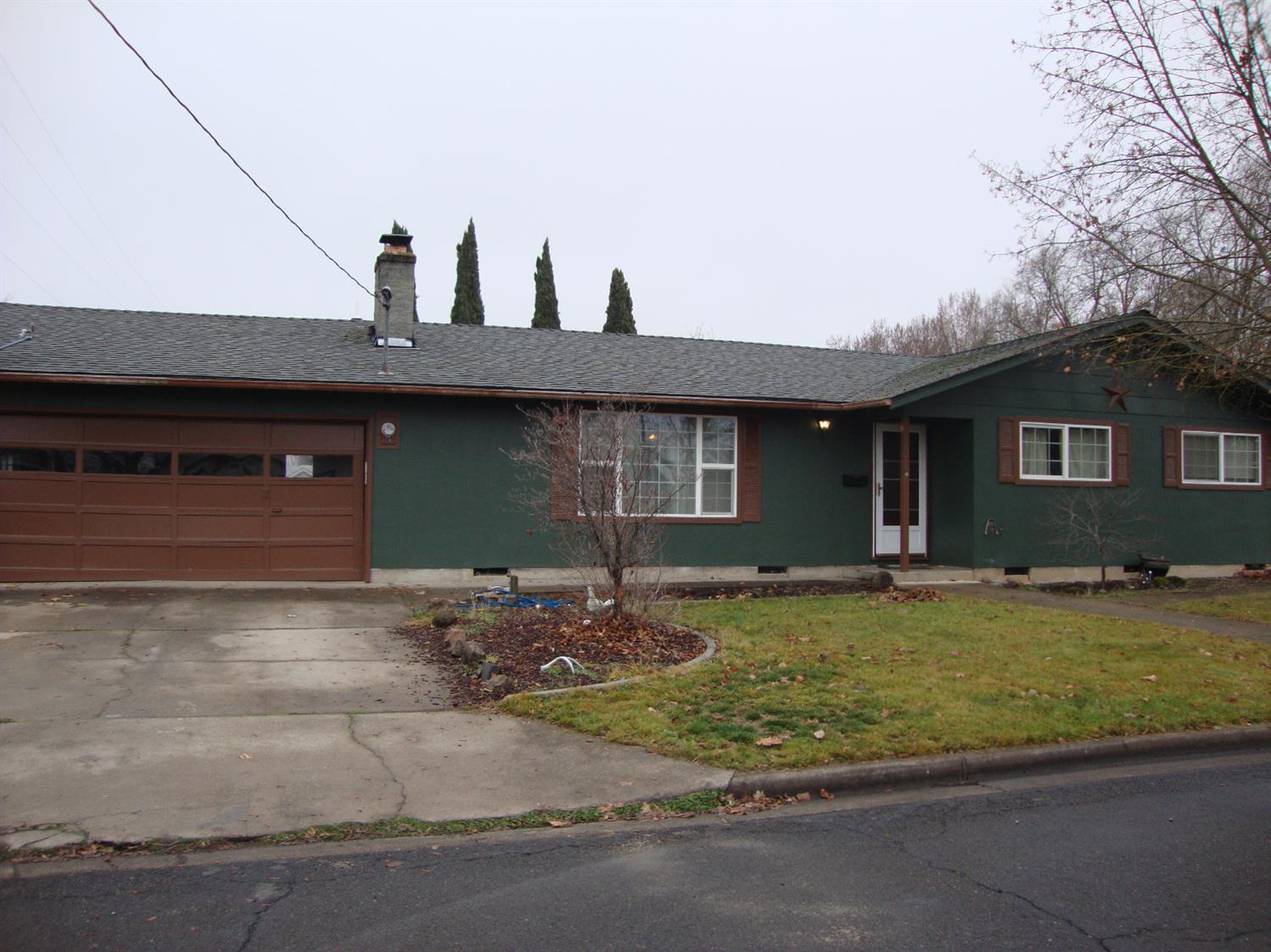 1220 Comet Way Central Point, OR 97502 - Photo 1 of 15 Primary Photo