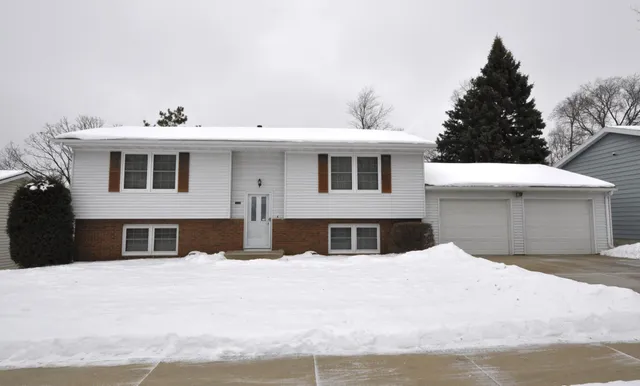 $299,500 | 805 36th Street Southwest, Rochester, MN 55902