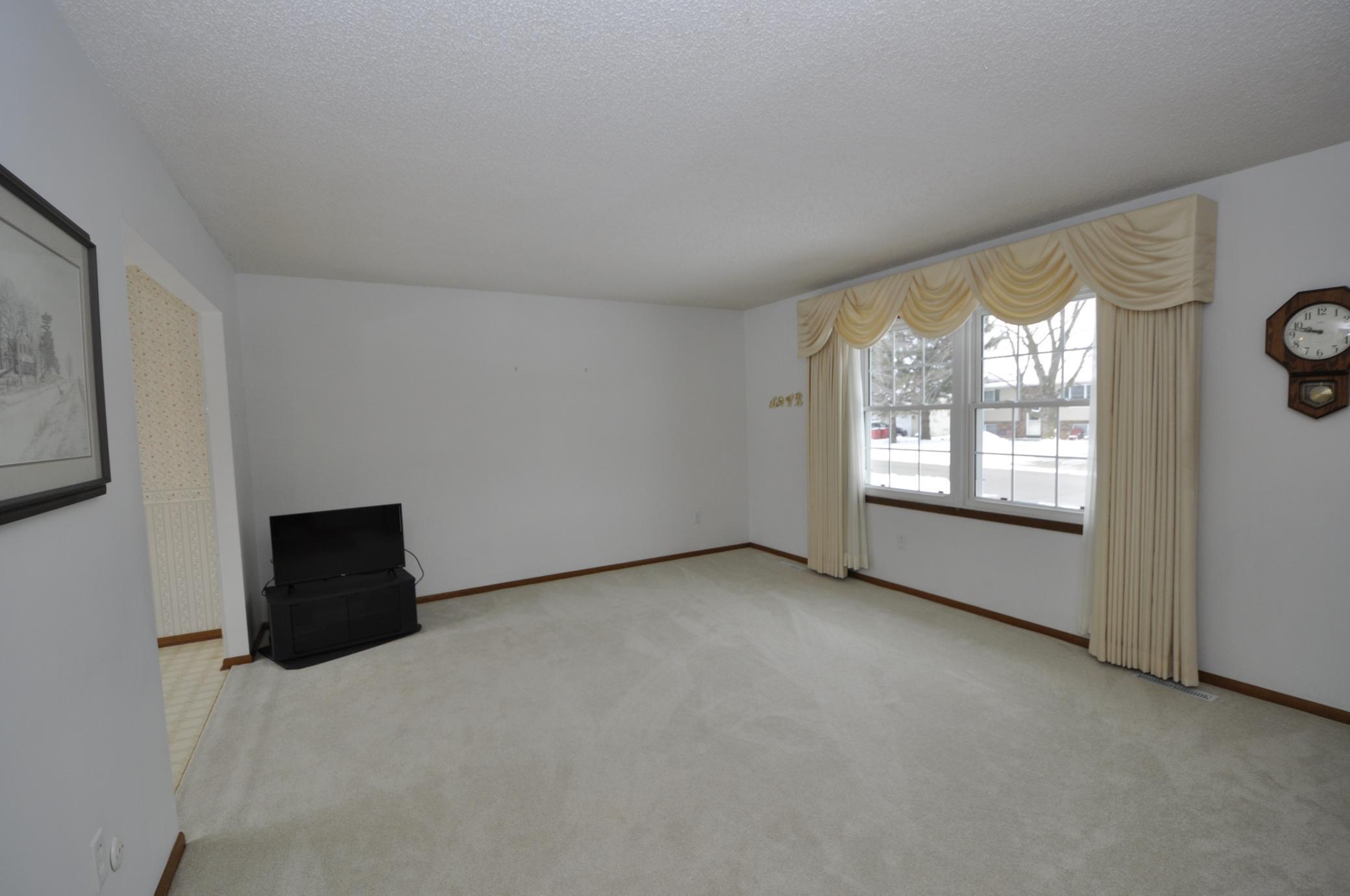805 36th Street Southwest Rochester, MN 55902 - Photo 3 of 25