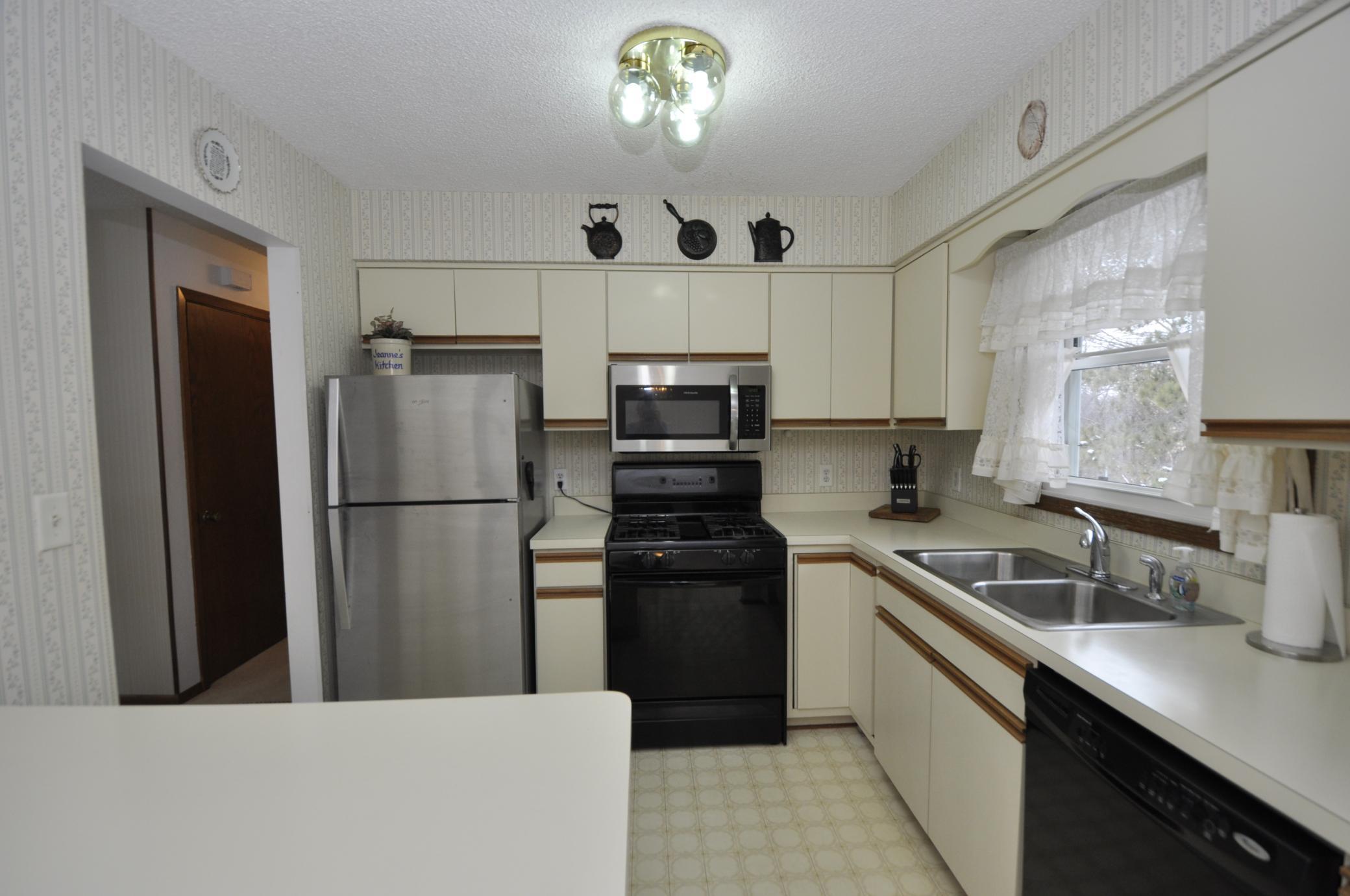 805 36th Street Southwest Rochester, MN 55902 - Photo 4 of 25