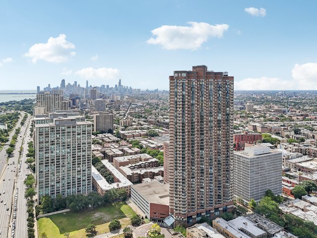 3660 North Lake Shore Drive, Unit 3910 Chicago, IL 60613 - Photo 3 of 25 a city view