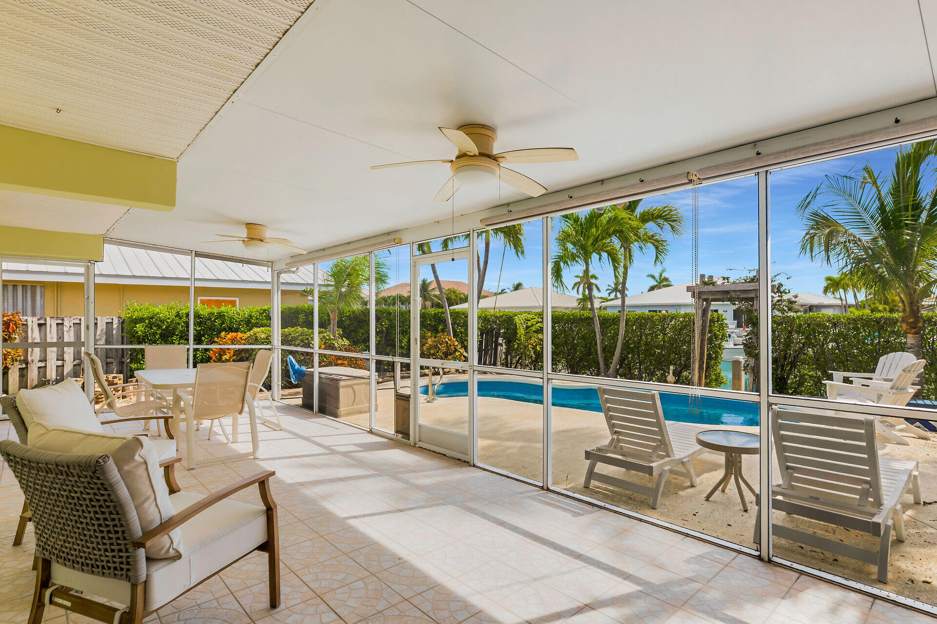 351 5th Street Key Colony Beach, FL 33051 - Photo 10 of 43 Screen Living
