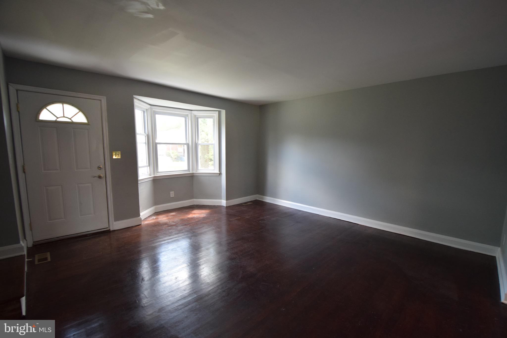 5812 Falkirk Road Baltimore, MD 21239 - Photo 5 of 32 Living Room
