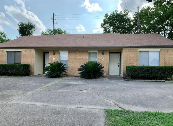 $1,125 | 2413 Long Drive, Unit B, Bryan, TX 77802
