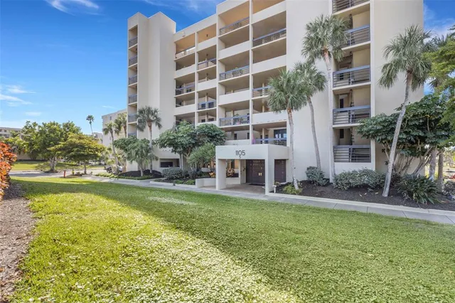 $1,100,000 | 1105 Gulf Of Mexico Drive, Unit 401, Longboat Key, FL 34228