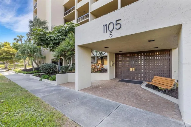 $1,100,000 | 1105 Gulf Of Mexico Drive, Unit 401, Longboat Key, FL 34228