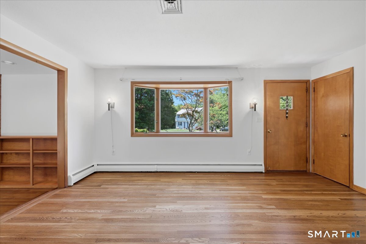 8 Roxbury Court East Lyme, CT 06357 - Photo 18 of 39