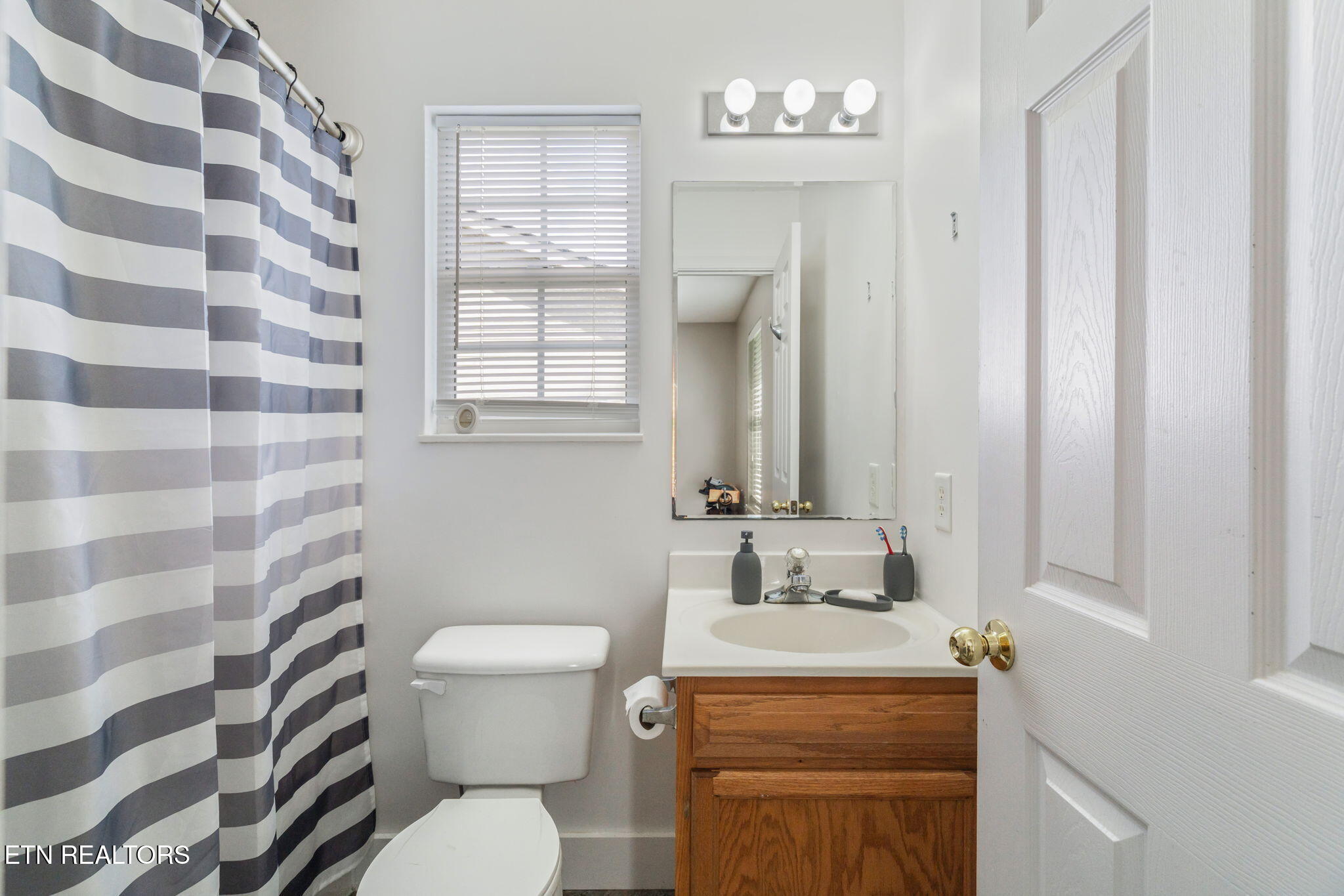7527 Wheatmeadow Road Corryton, TN 37721 - Photo 16 of 33 Master Bath