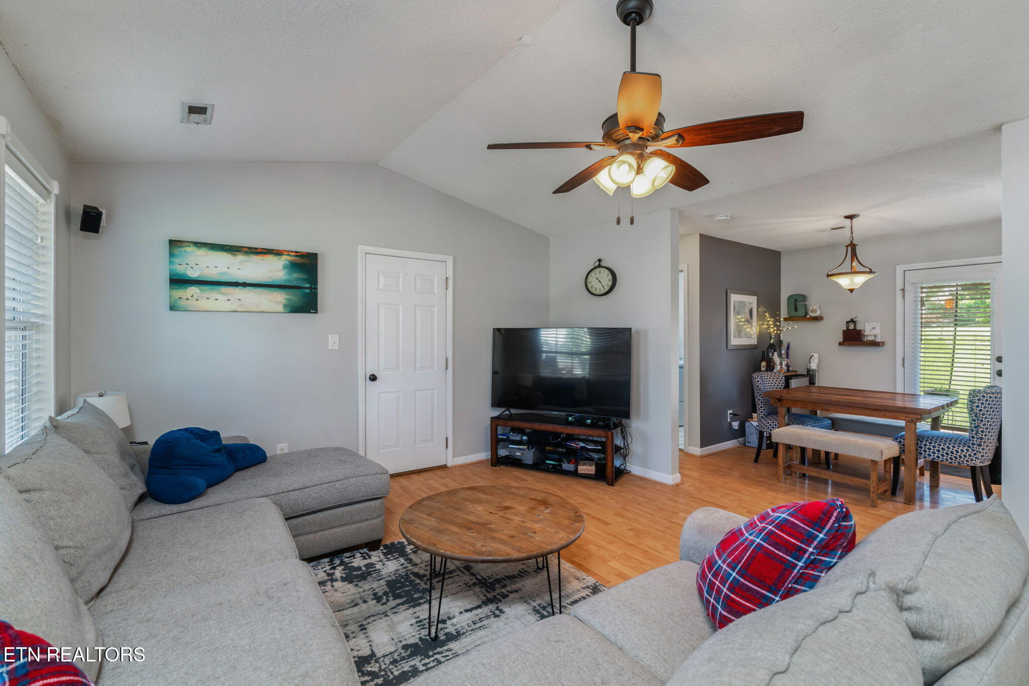 7527 Wheatmeadow Road Corryton, TN 37721 - Photo 5 of 33 Living Room