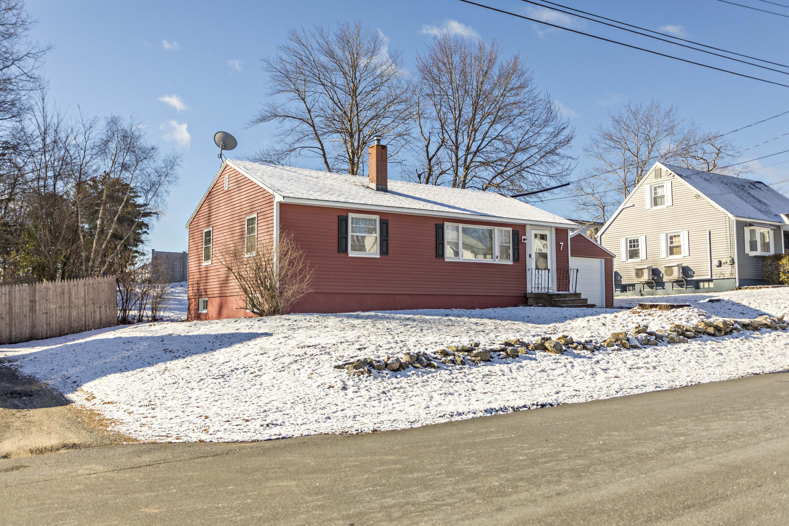 7 Justamere Road Brunswick, ME 04011 - Photo 2 of 21 Front of House