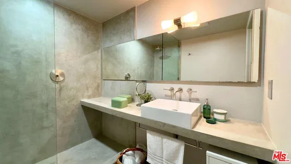 $8,500 | 19562 Cave Way, Topanga, CA 90290