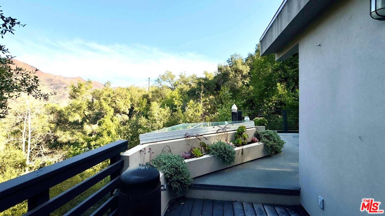 19562 Cave Way Topanga, CA 90290 - Photo 26 of 29 a view of deck