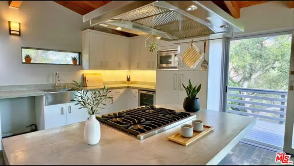 $8,500 | 19562 Cave Way, Topanga, CA 90290