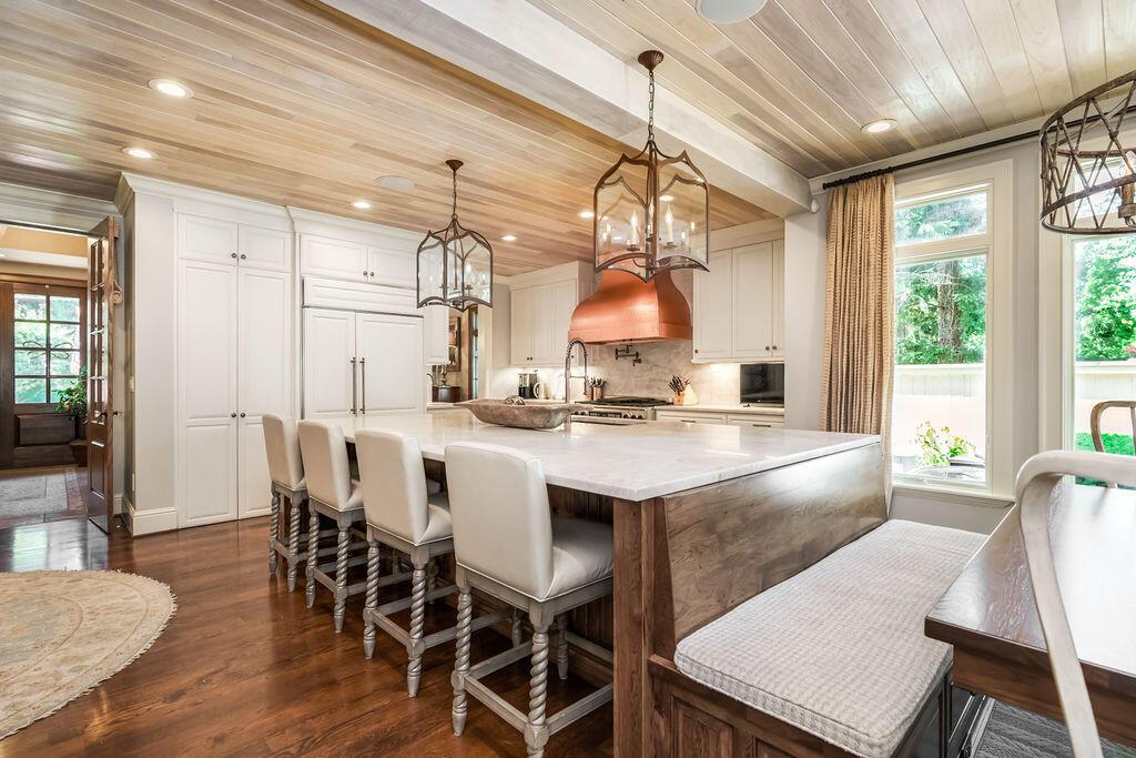 2462 Lane Road Columbus, OH 43220 - Photo 12 of 80 Kitchen