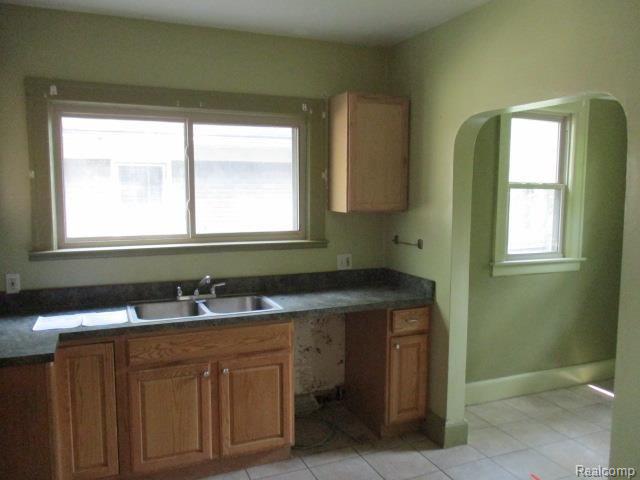 22123 Roxford Street Detroit, MI 48219 - Photo 21 of 26 261-850337 Kitchen (2).jpg