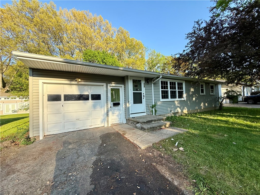 116 Lemoyn Avenue Rochester, NY 14612 - Photo 2 of 21