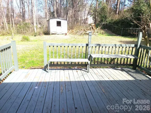 $1,800 | 711 East John Street, Matthews, NC 28105