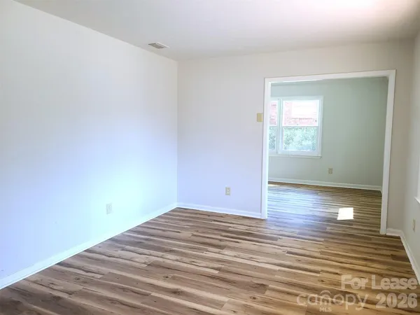 $1,800 | 711 East John Street, Matthews, NC 28105