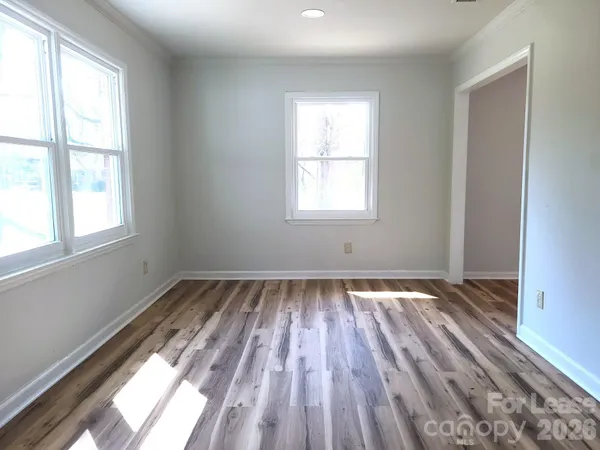 $1,800 | 711 East John Street, Matthews, NC 28105