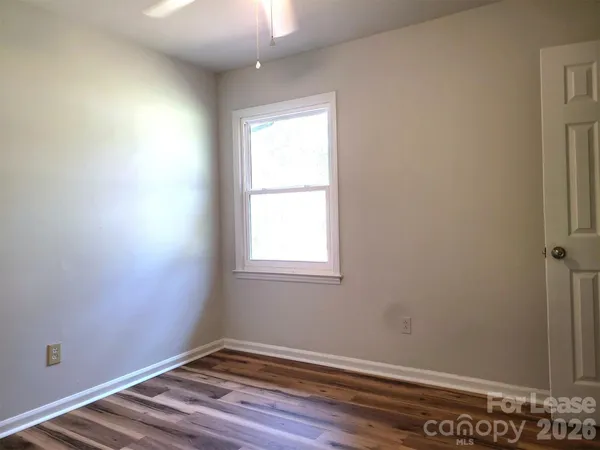 $1,800 | 711 East John Street, Matthews, NC 28105