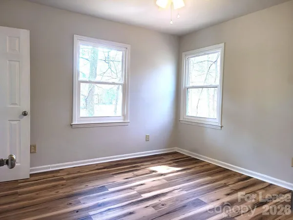 $1,800 | 711 East John Street, Matthews, NC 28105