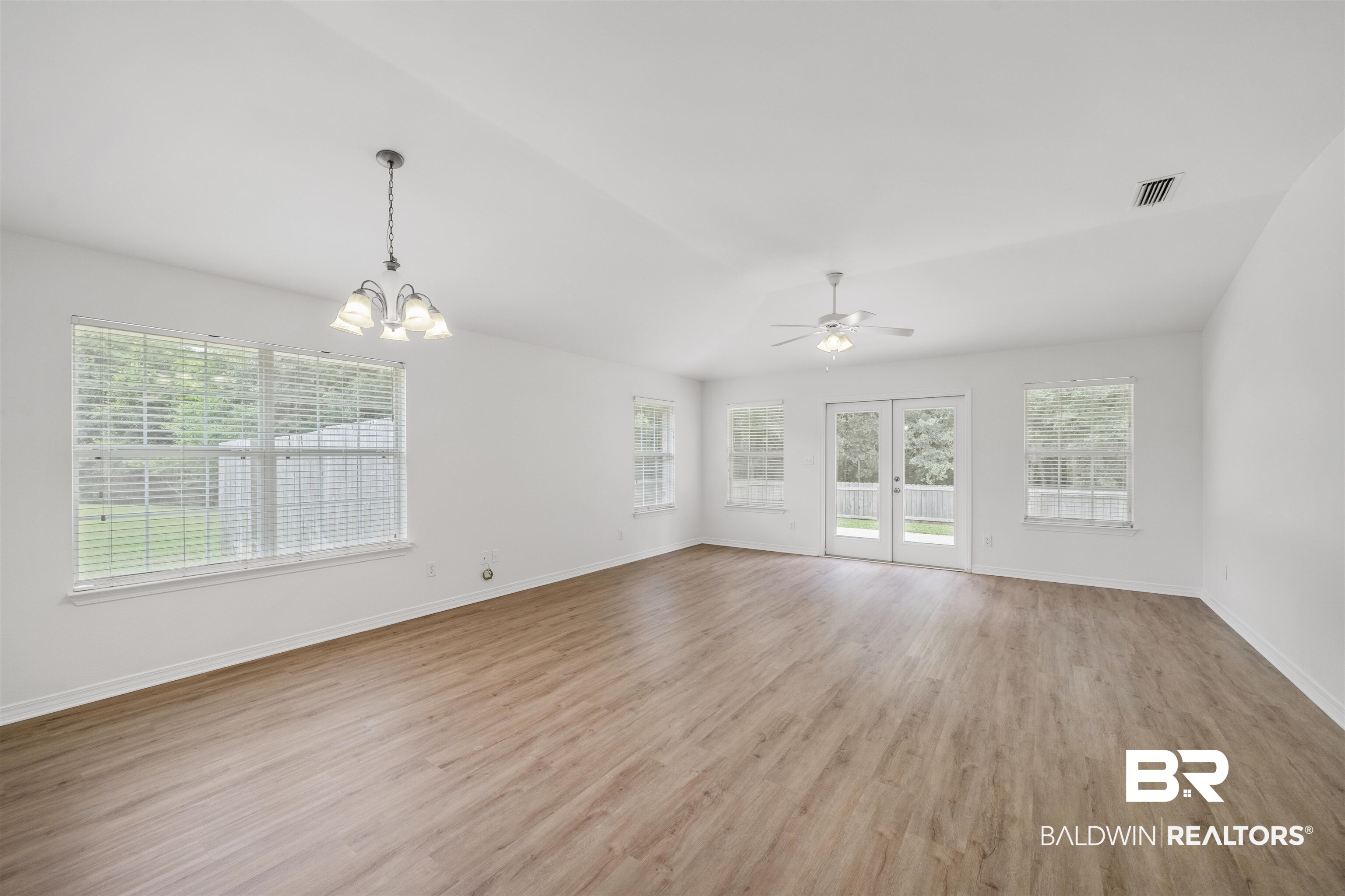 16063 Mansion Street Foley, AL 36535 - Photo 6 of 31 Living area