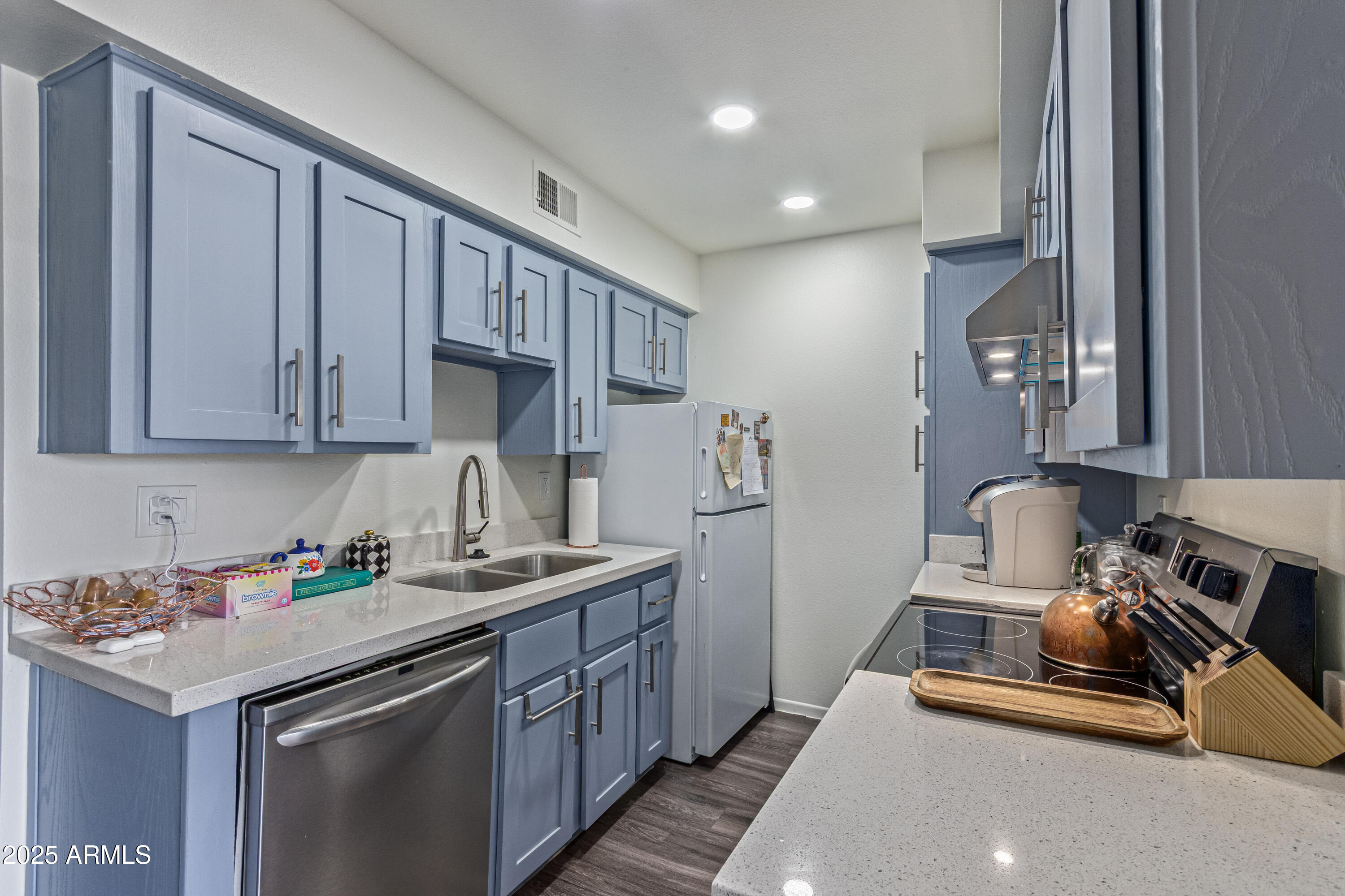 2625 East Indian School Road, Unit 343 Phoenix, AZ 85016 - Photo 1 of 7 kitchen