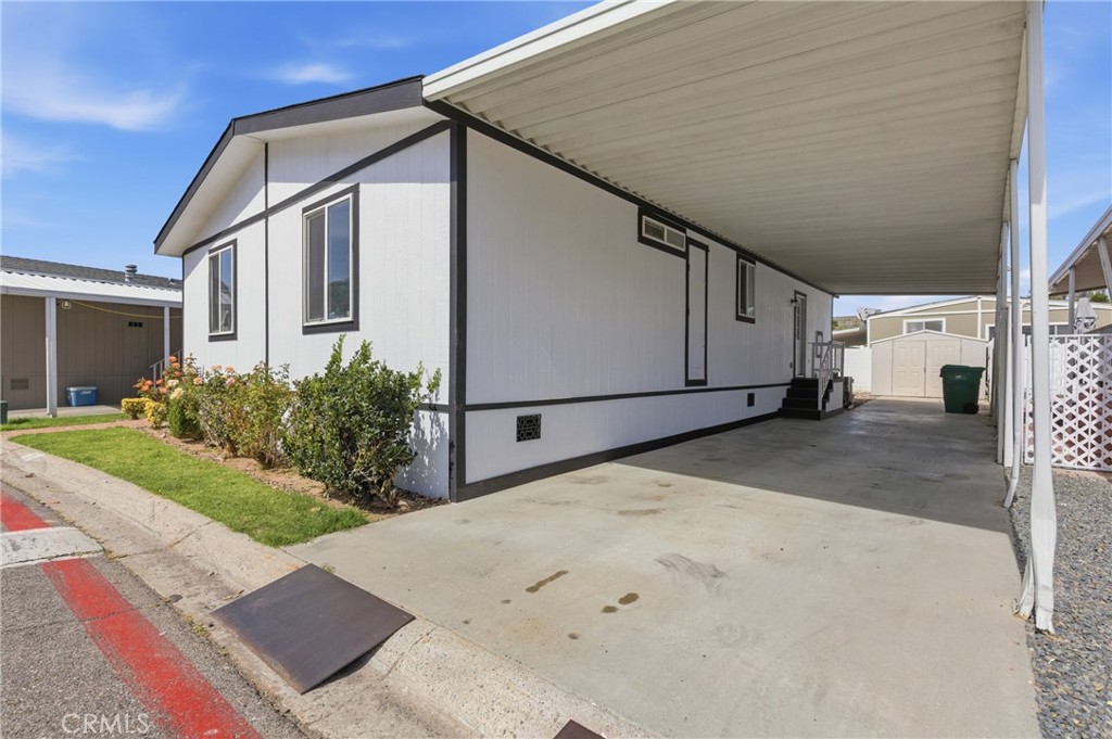 4901 Green River Road, Unit 153 Corona, CA 92878 - Photo 32 of 55 a backyard of a house