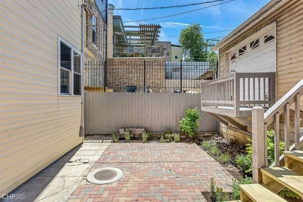 $3,300 | 1022 North Ashland Avenue, Unit 2, Chicago, IL 60622