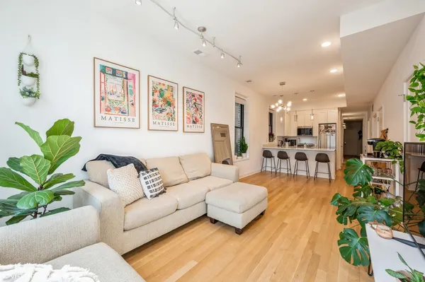 $3,300 | 1022 North Ashland Avenue, Unit 2, Chicago, IL 60622