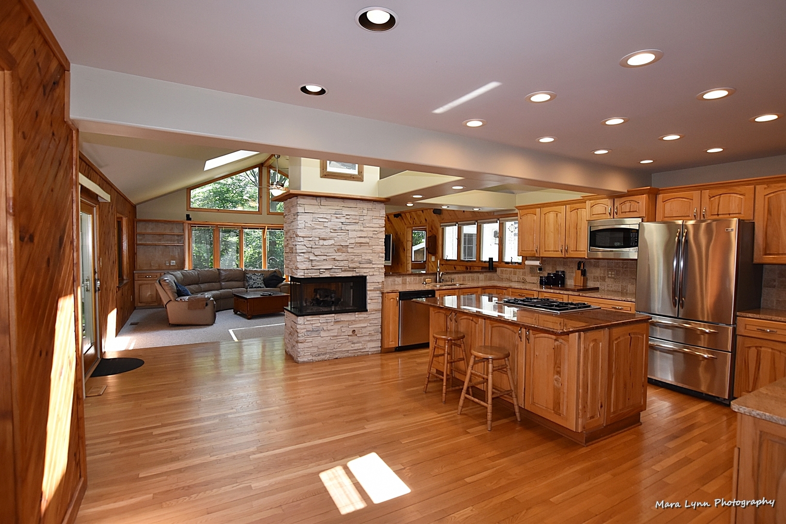 2212 Rockwell Road Aurora, IL 60506 - Photo 4 of 47