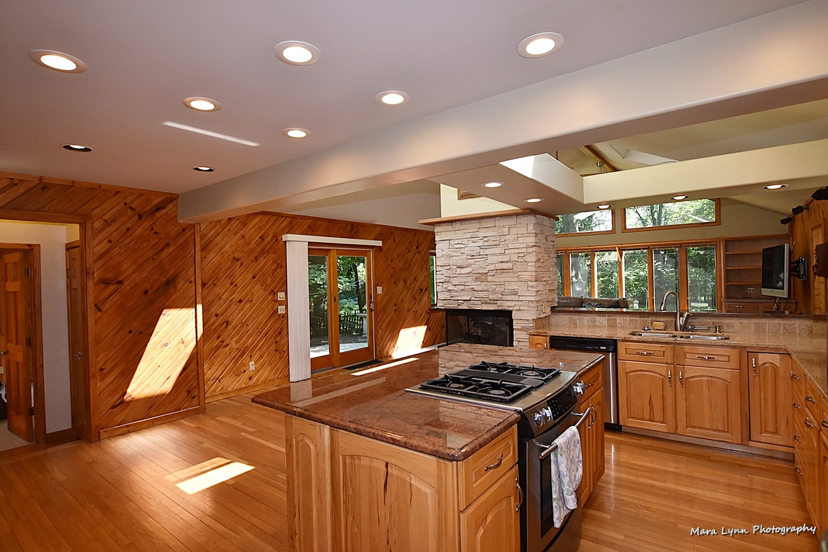 2212 Rockwell Road Aurora, IL 60506 - Photo 8 of 47