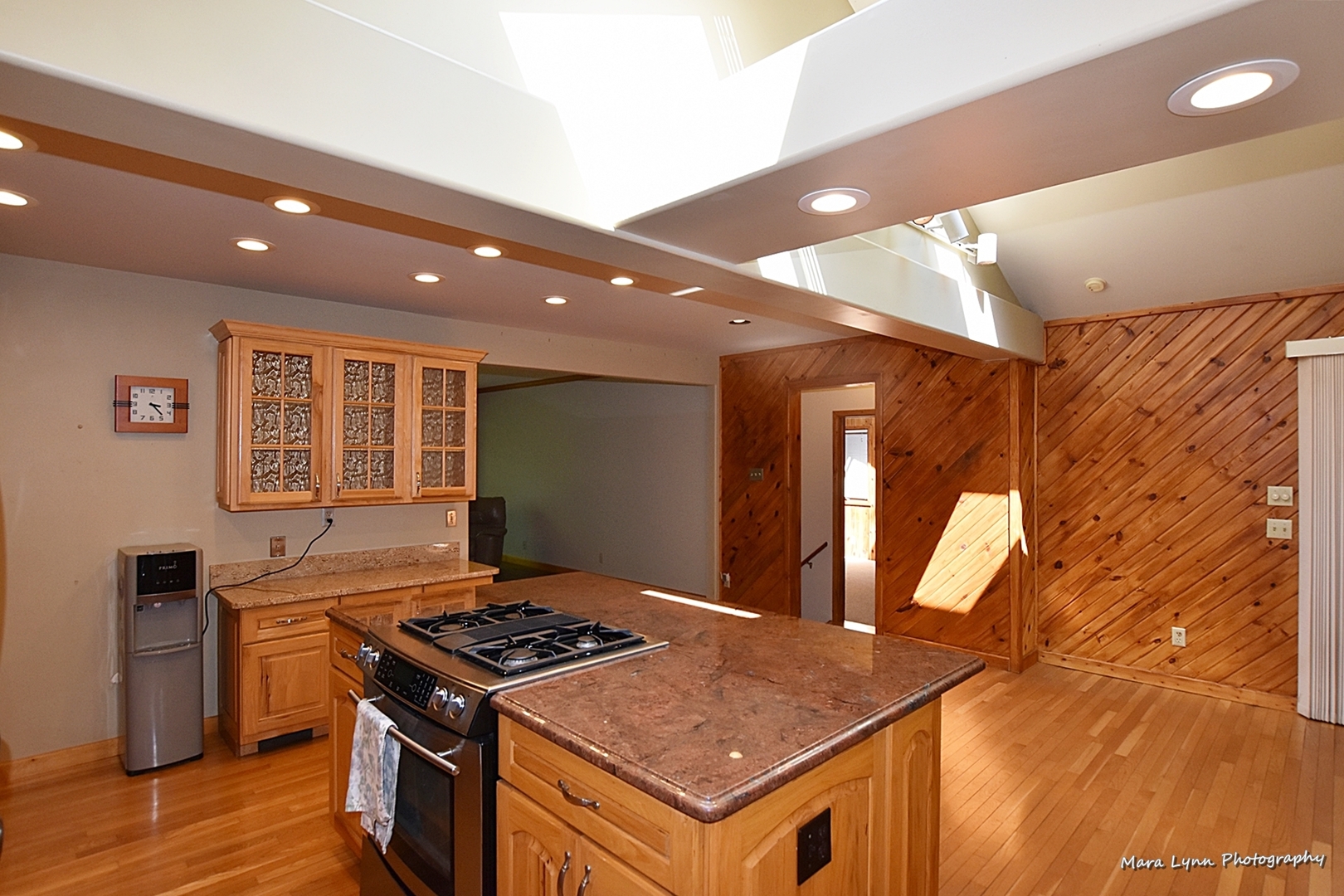 2212 Rockwell Road Aurora, IL 60506 - Photo 9 of 47
