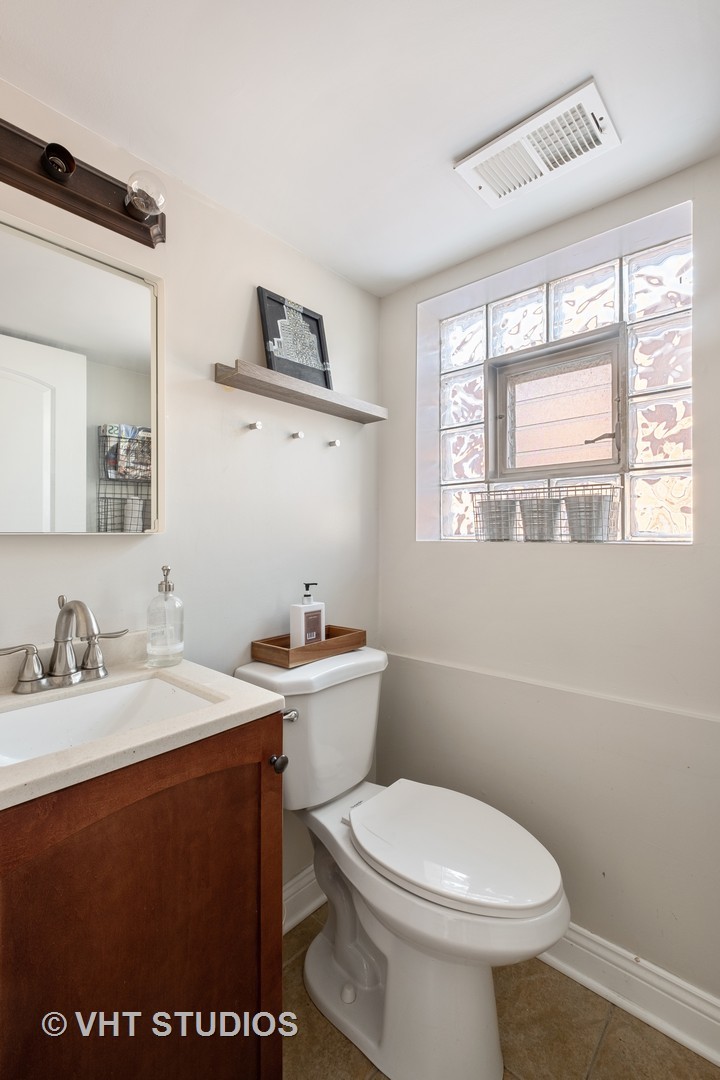 1021 Knollwood Road Deerfield, IL 60015 - Photo 15 of 20 a bathroom with a toilet sink and mirror