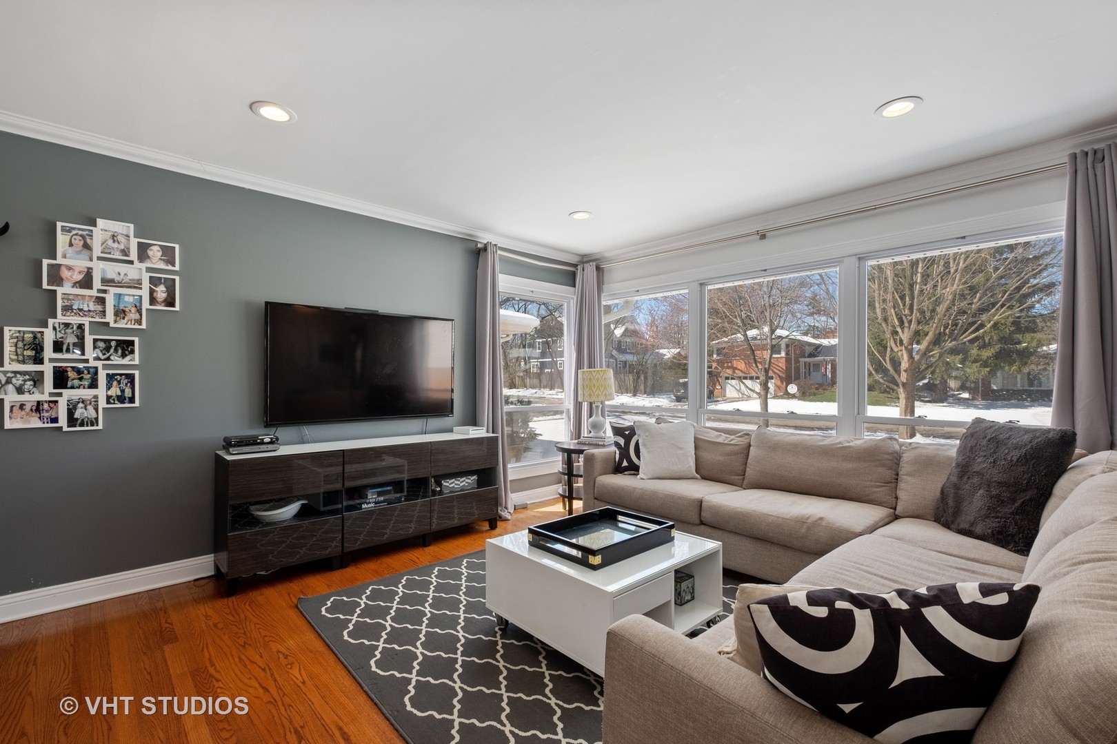 1021 Knollwood Road Deerfield, IL 60015 - Photo 3 of 20 a living room with furniture and a flat screen tv