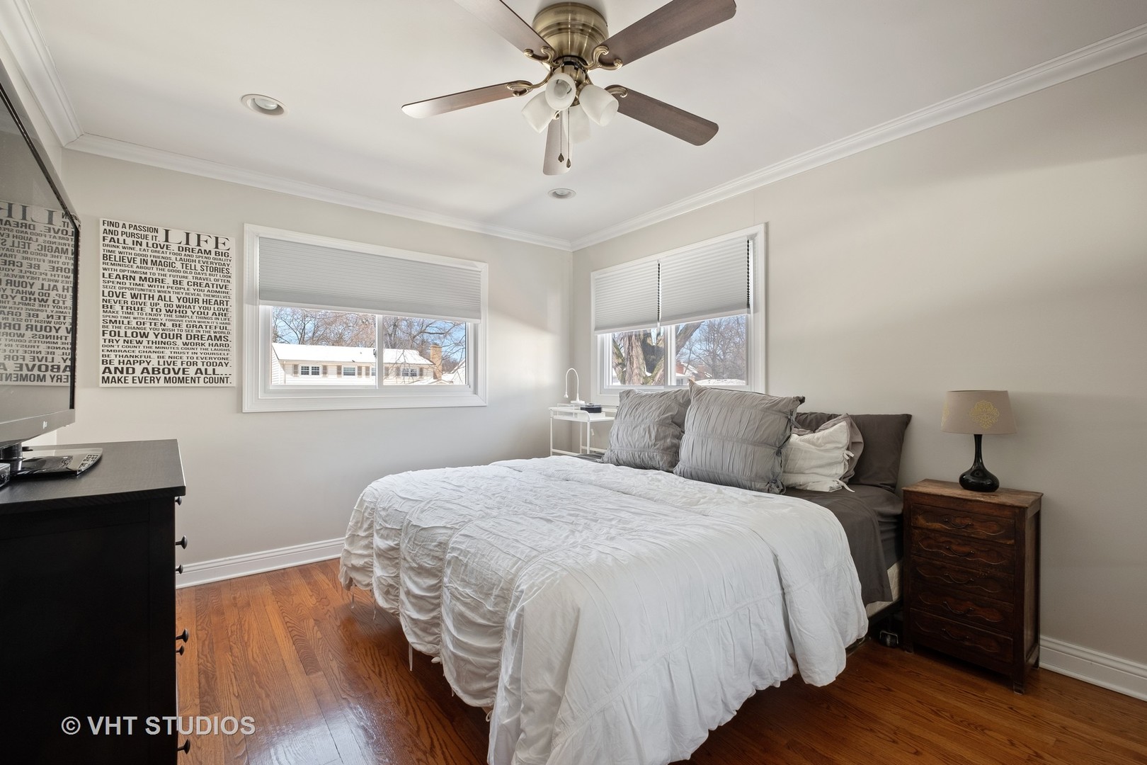 1021 Knollwood Road Deerfield, IL 60015 - Photo 8 of 20 a bedroom with a bed and wooden floor