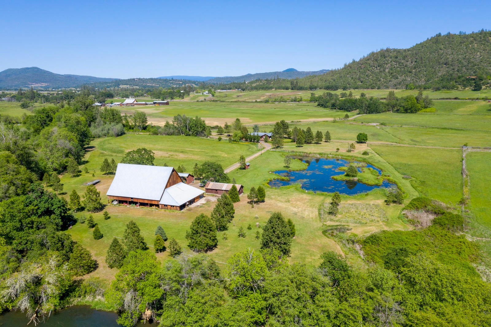 13139 Agate Road Eagle Point, OR 97524 - Photo 9 of 19 07_AR_7_mls